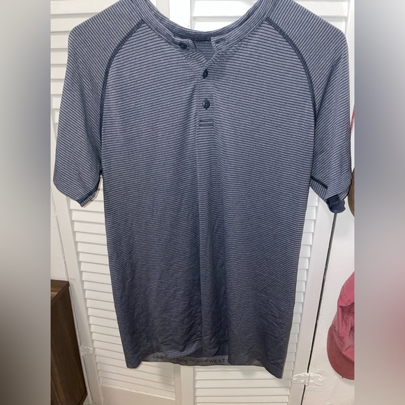 Lululemon Mens Striped / Light Blue Short Sleeve Henley Casual & Workout Medium - Picture 1 of 2